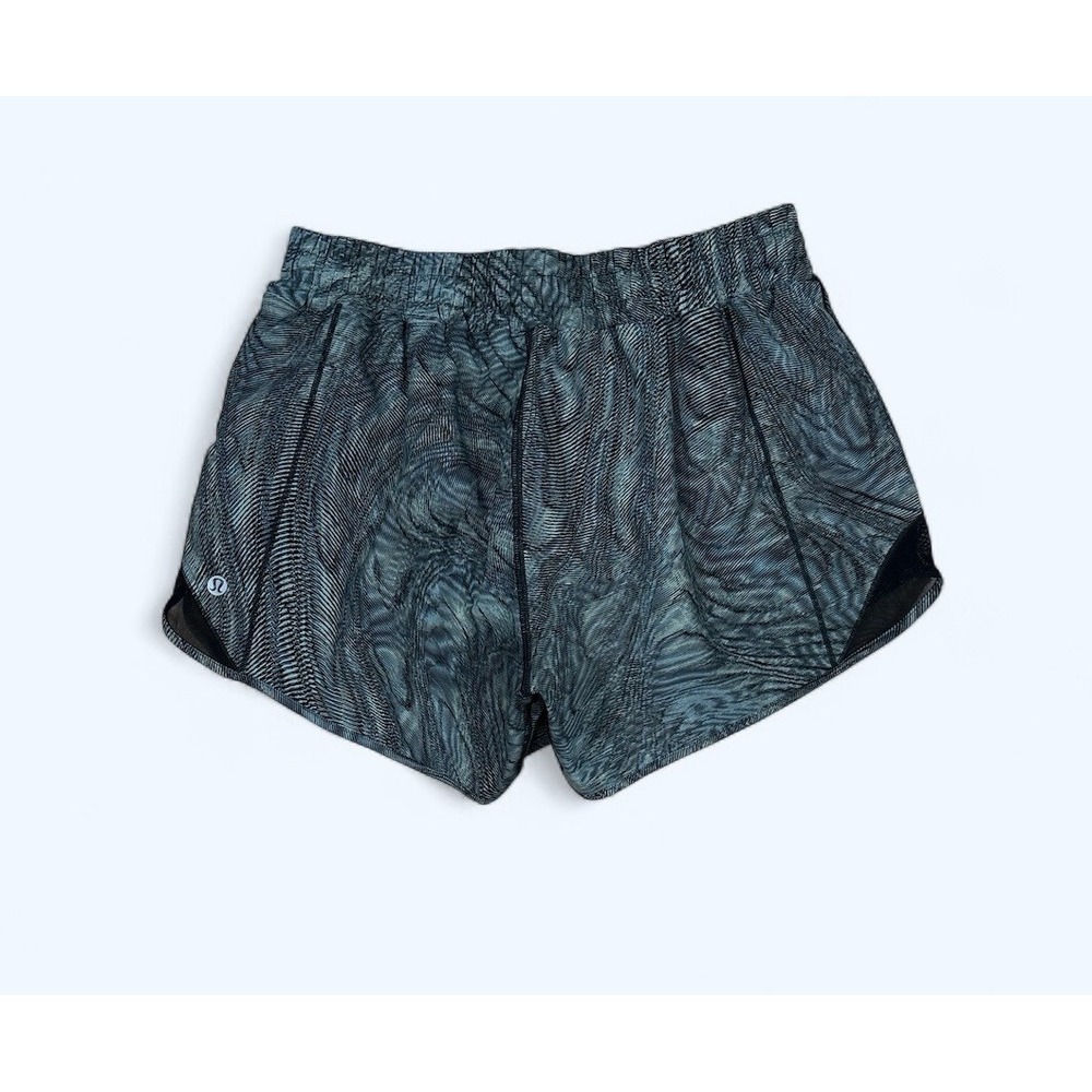 Lululemon Shorts 8 Tall Women's Hotty Hot LR Short 2.5" Lined